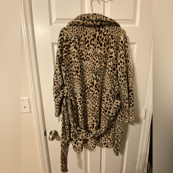 Victoria Secret Robe - Picture 4 of 4